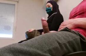 musulmana masturba a un desconocido en publico
