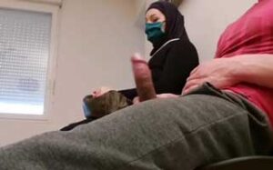 musulmana masturba a un desconocido en publico