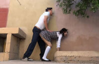 joven colegiala pillada follando en la calle