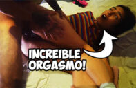 pone los ojos en blanco con un orgasmo